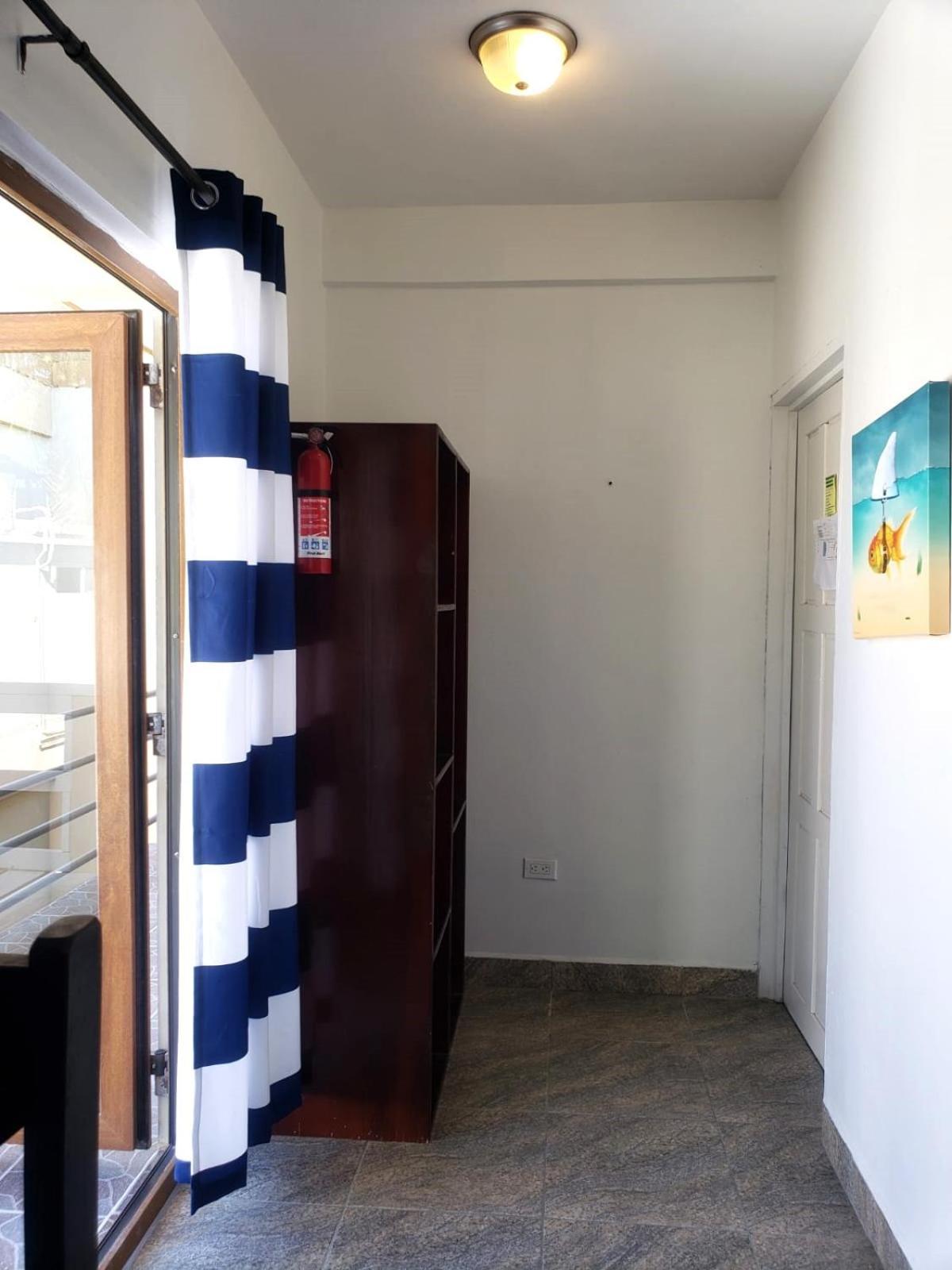 Beach Club Budget Rooms At Popeyes Кей-Колкер Экстерьер фото