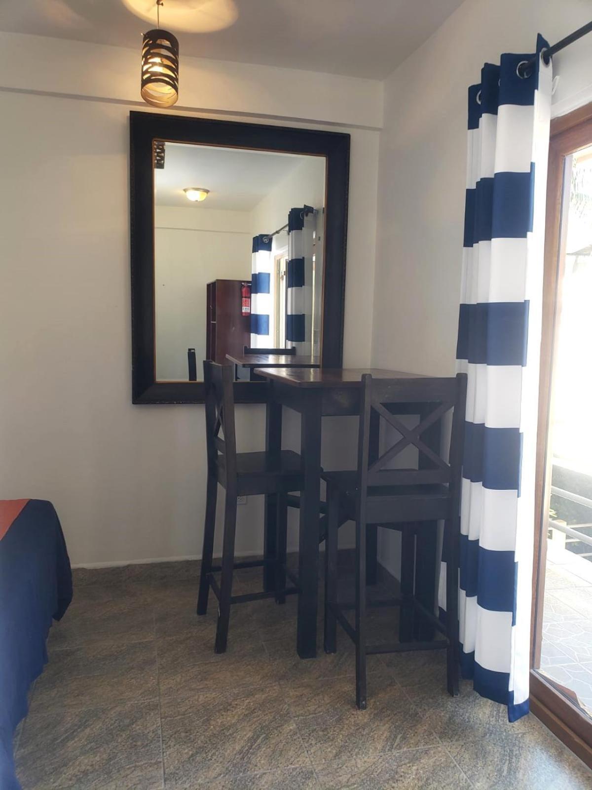 Beach Club Budget Rooms At Popeyes Кей-Колкер Экстерьер фото